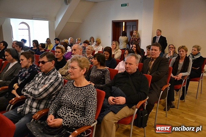 Zdjęcie w galerii na portalu naszraciborz.pl: Rodzina Zastępcza - zagrożenia, wsparcie, satysfakcja - konferencja na zamku wiadomości z regionu