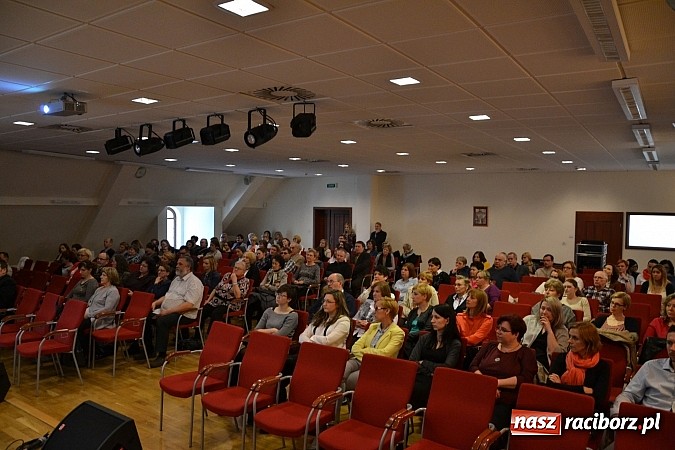 Zdjęcie w galerii na portalu naszraciborz.pl: Rodzina Zastępcza - zagrożenia, wsparcie, satysfakcja - konferencja na zamku wiadomości z regionu