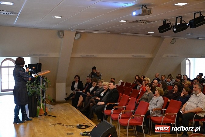 Zdjęcie w galerii na portalu naszraciborz.pl: Rodzina Zastępcza - zagrożenia, wsparcie, satysfakcja - konferencja na zamku wiadomości z regionu