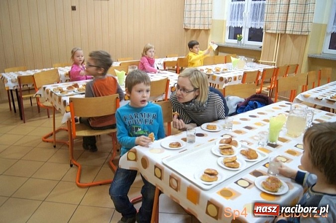 Zdjęcie w galerii na portalu naszraciborz.pl: Smakowity dzień otwarty w SP 4 wiadomości z regionu