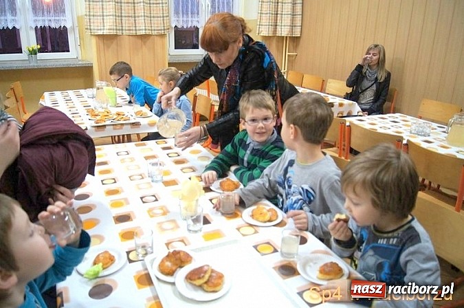Zdjęcie w galerii na portalu naszraciborz.pl: Smakowity dzień otwarty w SP 4 wiadomości z regionu