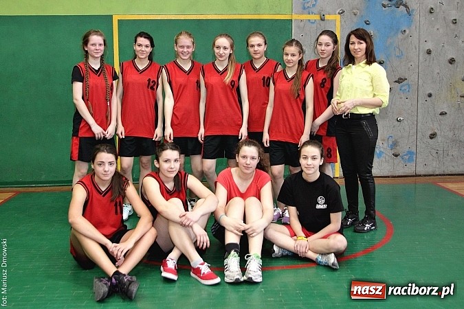 Zdjęcie w galerii na portalu naszraciborz.pl: Dziewczyny z G 1 najlepsze w koszykówce  wiadomości z regionu