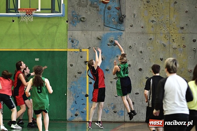 Zdjęcie w galerii na portalu naszraciborz.pl: Dziewczyny z G 1 najlepsze w koszykówce  wiadomości z regionu