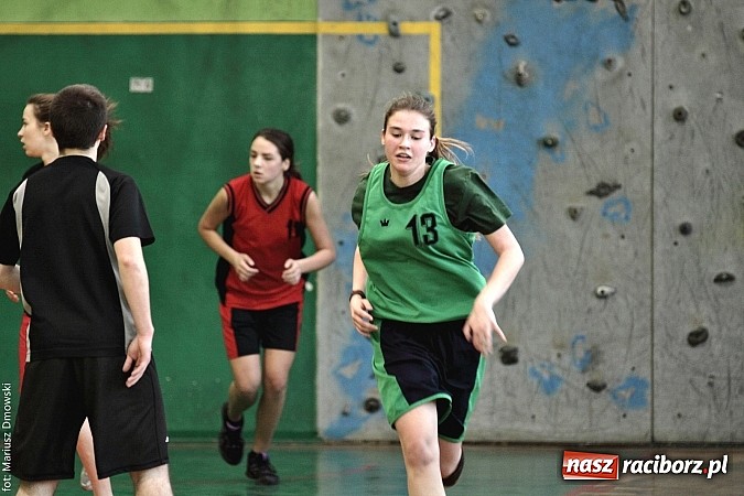 Zdjęcie w galerii na portalu naszraciborz.pl: Dziewczyny z G 1 najlepsze w koszykówce  wiadomości z regionu