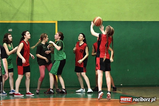 Zdjęcie w galerii na portalu naszraciborz.pl: Dziewczyny z G 1 najlepsze w koszykówce  wiadomości z regionu