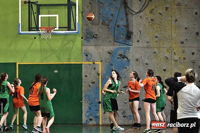 Zdjęcie w galerii na portalu naszraciborz.pl: Dziewczyny z G 1 najlepsze w koszykówce  wiadomości z regionu