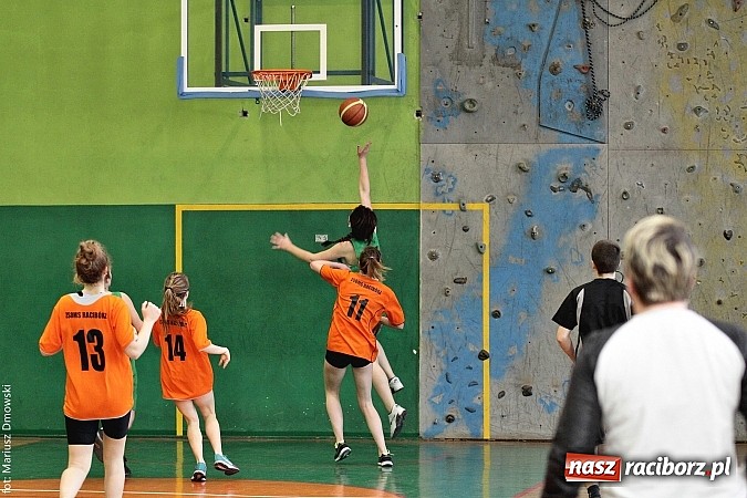 Zdjęcie w galerii na portalu naszraciborz.pl: Dziewczyny z G 1 najlepsze w koszykówce  wiadomości z regionu