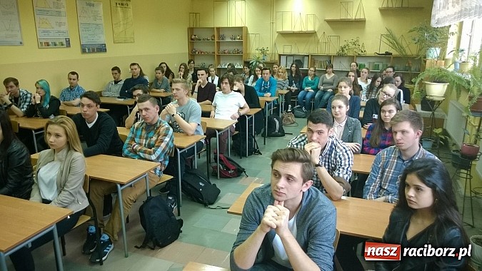 Zdjęcie w galerii na portalu naszraciborz.pl: Lekcja samorządności w II LO. Niewielu maturzystów jest zdecydowanych zostać w naszym powiecie wiadomości z regionu