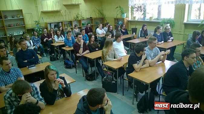 Zdjęcie w galerii na portalu naszraciborz.pl: Lekcja samorządności w II LO. Niewielu maturzystów jest zdecydowanych zostać w naszym powiecie wiadomości z regionu