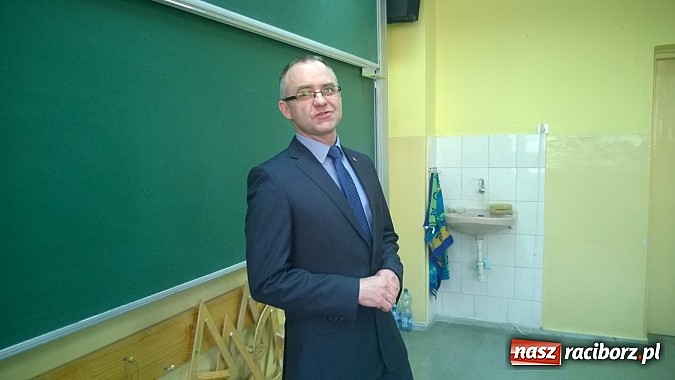 Zdjęcie w galerii na portalu naszraciborz.pl: Lekcja samorządności w II LO. Niewielu maturzystów jest zdecydowanych zostać w naszym powiecie wiadomości z regionu