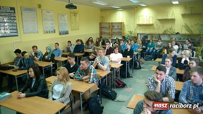 Zdjęcie w galerii na portalu naszraciborz.pl: Lekcja samorządności w II LO. Niewielu maturzystów jest zdecydowanych zostać w naszym powiecie wiadomości z regionu