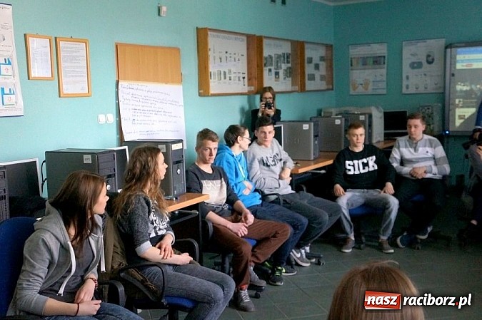 Zdjęcie w galerii na portalu naszraciborz.pl: Mowa nienawiści i hejterstwo w Internecie wiadomości z regionu