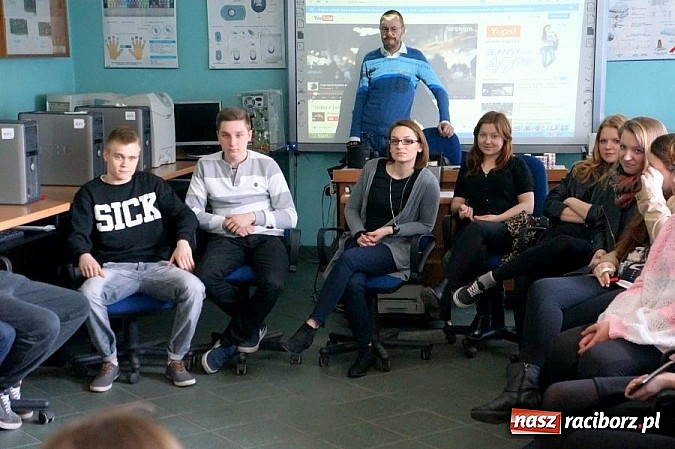 Zdjęcie w galerii na portalu naszraciborz.pl: Mowa nienawiści i hejterstwo w Internecie wiadomości z regionu