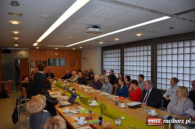 Zdjęcie w galerii na portalu naszraciborz.pl:  Przedstawiciele organizacji pozarządowych w Funduszu  wiadomości z regionu
