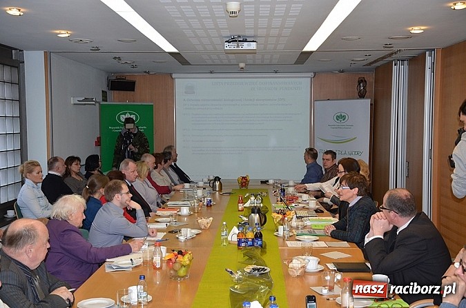 Zdjęcie w galerii na portalu naszraciborz.pl:  Przedstawiciele organizacji pozarządowych w Funduszu  wiadomości z regionu