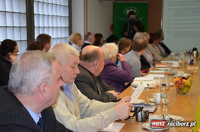 Zdjęcie w galerii na portalu naszraciborz.pl:  Przedstawiciele organizacji pozarządowych w Funduszu  wiadomości z regionu