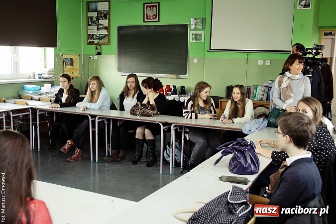 Zdjęcie w galerii na portalu naszraciborz.pl: W II LO uczniowie zmagali się z ortografią  wiadomości z regionu