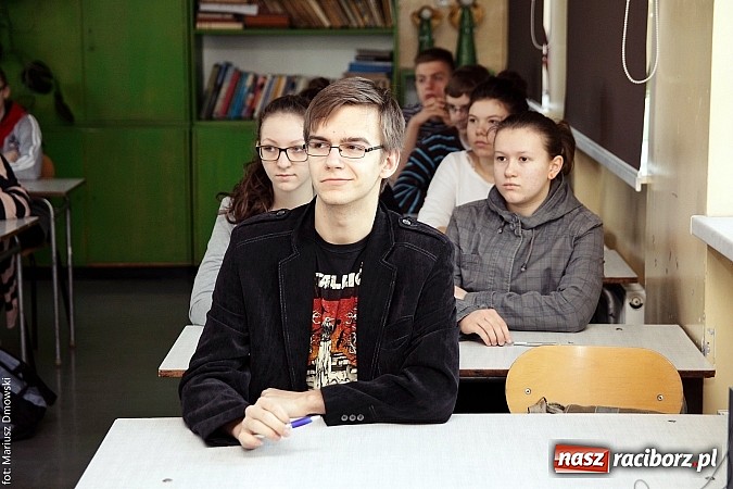 Zdjęcie w galerii na portalu naszraciborz.pl: W II LO uczniowie zmagali się z ortografią  wiadomości z regionu