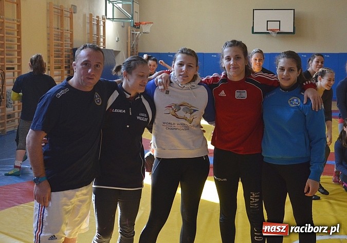 Zdjęcie w galerii na portalu naszraciborz.pl: Piękne zapaśniczki z Włoch i Węgier trenują w Raciborzu  wiadomości z regionu