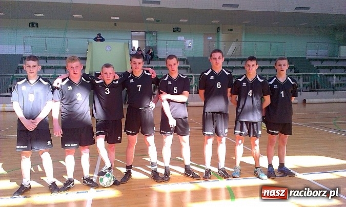 Zdjęcie w galerii na portalu naszraciborz.pl: Halowy turniej piłki nożnej wiadomości z regionu