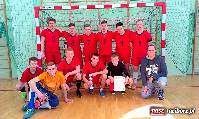 Zdjęcie w galerii na portalu naszraciborz.pl: Halowy turniej piłki nożnej wiadomości z regionu