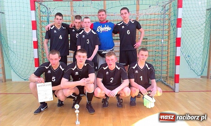 Zdjęcie w galerii na portalu naszraciborz.pl: Halowy turniej piłki nożnej wiadomości z regionu