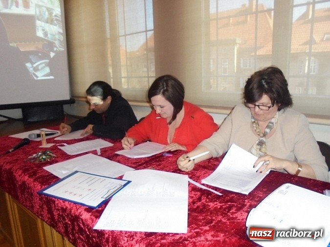 Zdjęcie w galerii na portalu naszraciborz.pl: W Gimnazjum na Opawskiej mocno eksperymentują  wiadomości z regionu