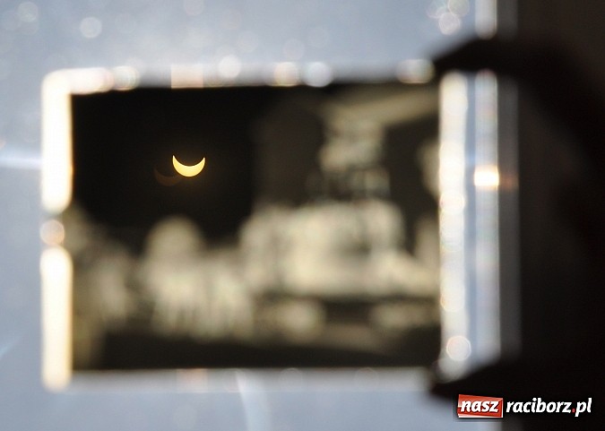 Zdjęcie w galerii na portalu naszraciborz.pl: Zaćmienie Słońca nad Raciborzem. 20 marca 2015 roku, godz. 10.50 wiadomości z regionu