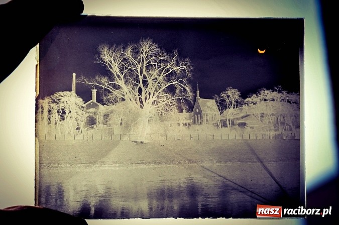 Zdjęcie w galerii na portalu naszraciborz.pl: Zaćmienie Słońca nad Raciborzem. 20 marca 2015 roku, godz. 10.50 wiadomości z regionu