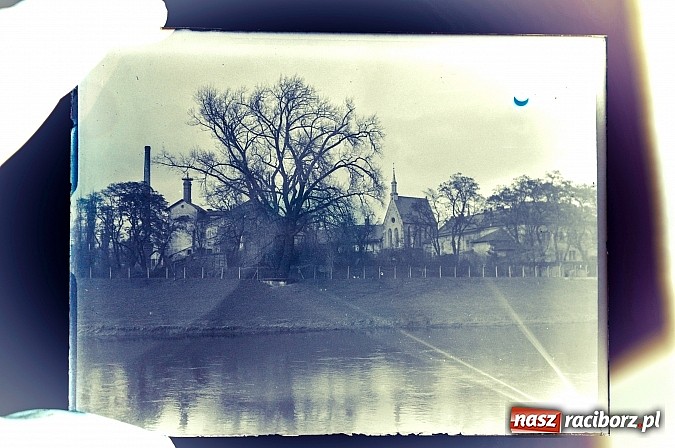 Zdjęcie w galerii na portalu naszraciborz.pl: Zaćmienie Słońca nad Raciborzem. 20 marca 2015 roku, godz. 10.50 wiadomości z regionu