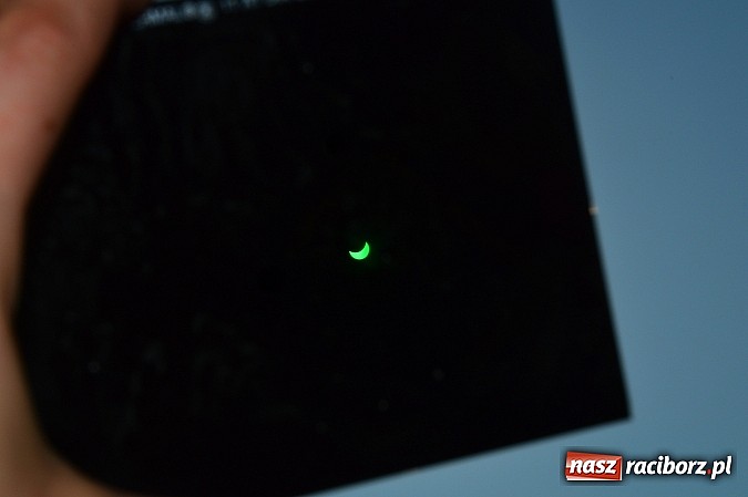 Zdjęcie w galerii na portalu naszraciborz.pl: Zaćmienie Słońca nad Raciborzem. 20 marca 2015 roku, godz. 10.50 wiadomości z regionu