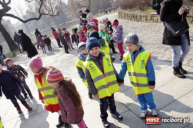 Zdjęcie w galerii na portalu naszraciborz.pl: Przedszkolaki w parku Roth pożegnały zimę i uroczyście powitały wiosnę wiadomości z regionu