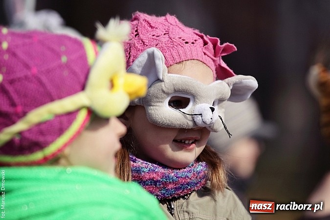 Zdjęcie w galerii na portalu naszraciborz.pl: Przedszkolaki w parku Roth pożegnały zimę i uroczyście powitały wiosnę wiadomości z regionu