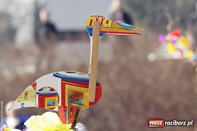 Zdjęcie w galerii na portalu naszraciborz.pl: Przedszkolaki w parku Roth pożegnały zimę i uroczyście powitały wiosnę wiadomości z regionu