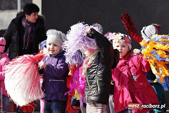 Zdjęcie w galerii na portalu naszraciborz.pl: Przedszkolaki w parku Roth pożegnały zimę i uroczyście powitały wiosnę wiadomości z regionu