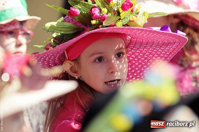 Zdjęcie w galerii na portalu naszraciborz.pl: Przedszkolaki w parku Roth pożegnały zimę i uroczyście powitały wiosnę wiadomości z regionu