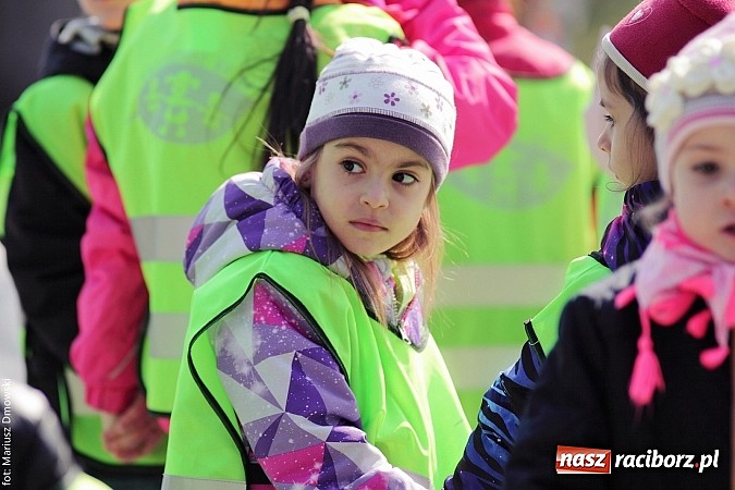 Zdjęcie w galerii na portalu naszraciborz.pl: Przedszkolaki w parku Roth pożegnały zimę i uroczyście powitały wiosnę wiadomości z regionu
