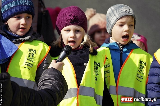 Zdjęcie w galerii na portalu naszraciborz.pl: Przedszkolaki w parku Roth pożegnały zimę i uroczyście powitały wiosnę wiadomości z regionu