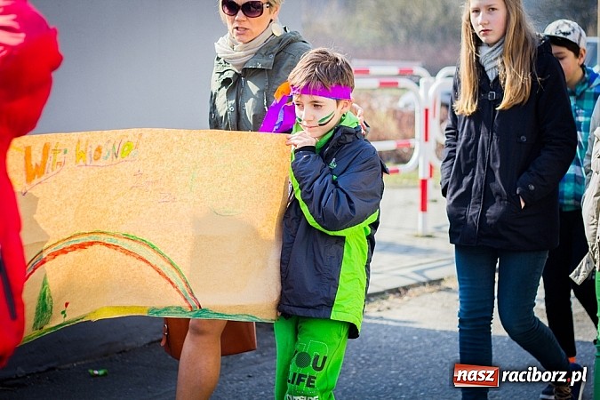 Zdjęcie w galerii na portalu naszraciborz.pl: W Studziennej jak co roku spalili bałwana wiadomości z regionu