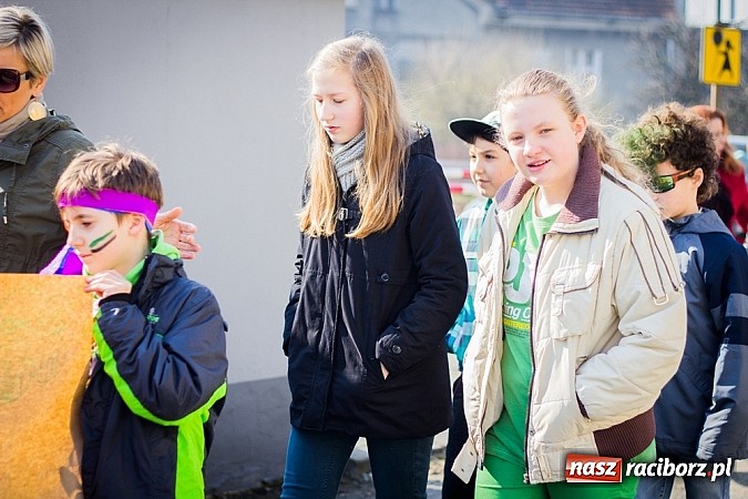 Zdjęcie w galerii na portalu naszraciborz.pl: W Studziennej jak co roku spalili bałwana wiadomości z regionu