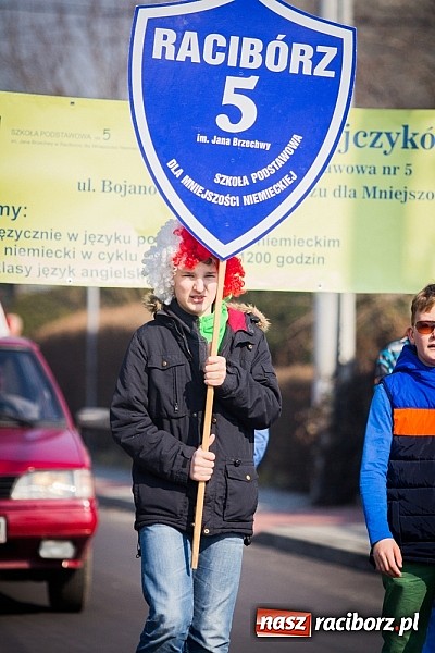 Zdjęcie w galerii na portalu naszraciborz.pl: W Studziennej jak co roku spalili bałwana wiadomości z regionu