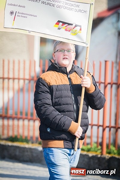 Zdjęcie w galerii na portalu naszraciborz.pl: W Studziennej jak co roku spalili bałwana wiadomości z regionu