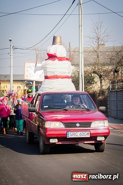 Zdjęcie w galerii na portalu naszraciborz.pl: W Studziennej jak co roku spalili bałwana wiadomości z regionu