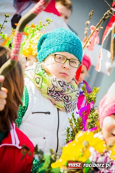 Zdjęcie w galerii na portalu naszraciborz.pl: W Studziennej jak co roku spalili bałwana wiadomości z regionu