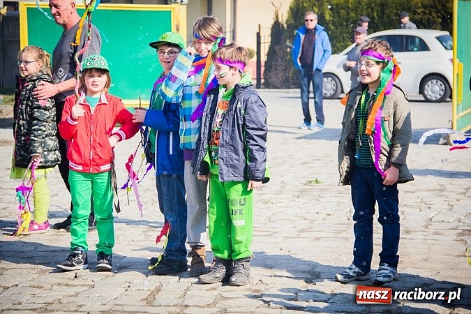 Zdjęcie w galerii na portalu naszraciborz.pl: W Studziennej jak co roku spalili bałwana wiadomości z regionu