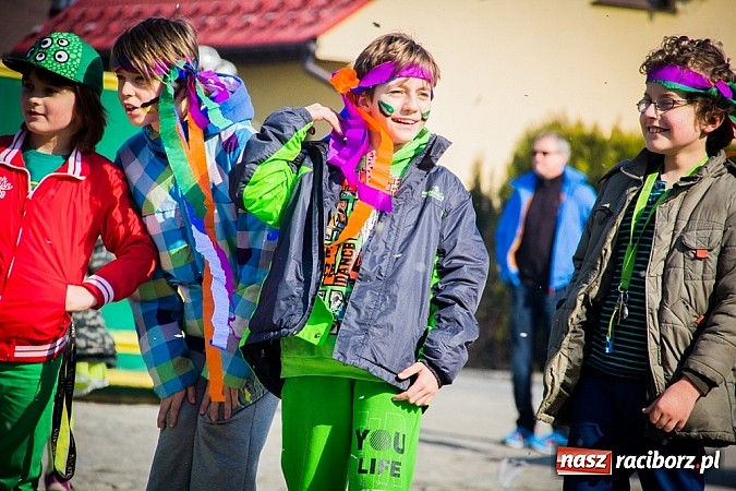 Zdjęcie w galerii na portalu naszraciborz.pl: W Studziennej jak co roku spalili bałwana wiadomości z regionu