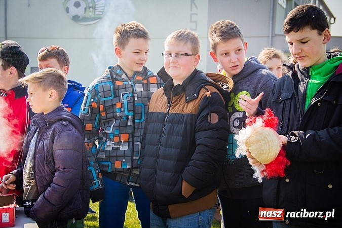 Zdjęcie w galerii na portalu naszraciborz.pl: W Studziennej jak co roku spalili bałwana wiadomości z regionu