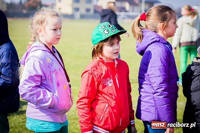 Zdjęcie w galerii na portalu naszraciborz.pl: W Studziennej jak co roku spalili bałwana wiadomości z regionu