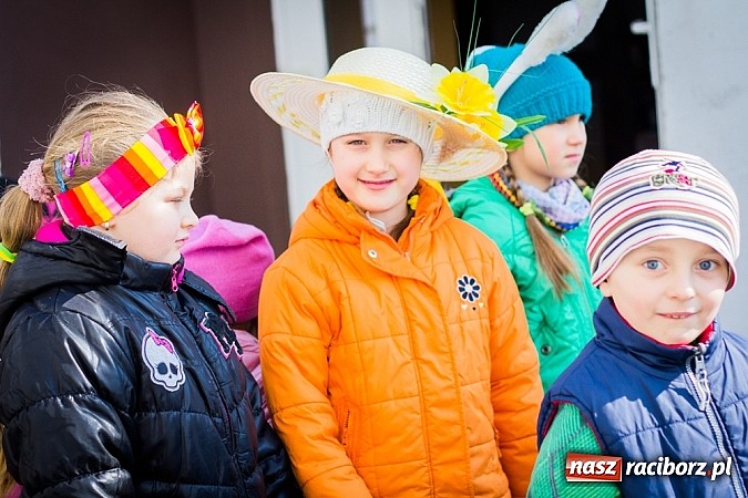 Zdjęcie w galerii na portalu naszraciborz.pl: Pani Wiosna przyszła do przedszkolaków w Sudole  wiadomości z regionu