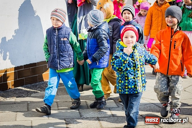 Zdjęcie w galerii na portalu naszraciborz.pl: Pani Wiosna przyszła do przedszkolaków w Sudole  wiadomości z regionu